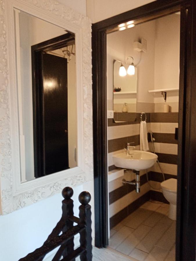 Einaudi 56 Guest House Cagliari Ngoại thất bức ảnh