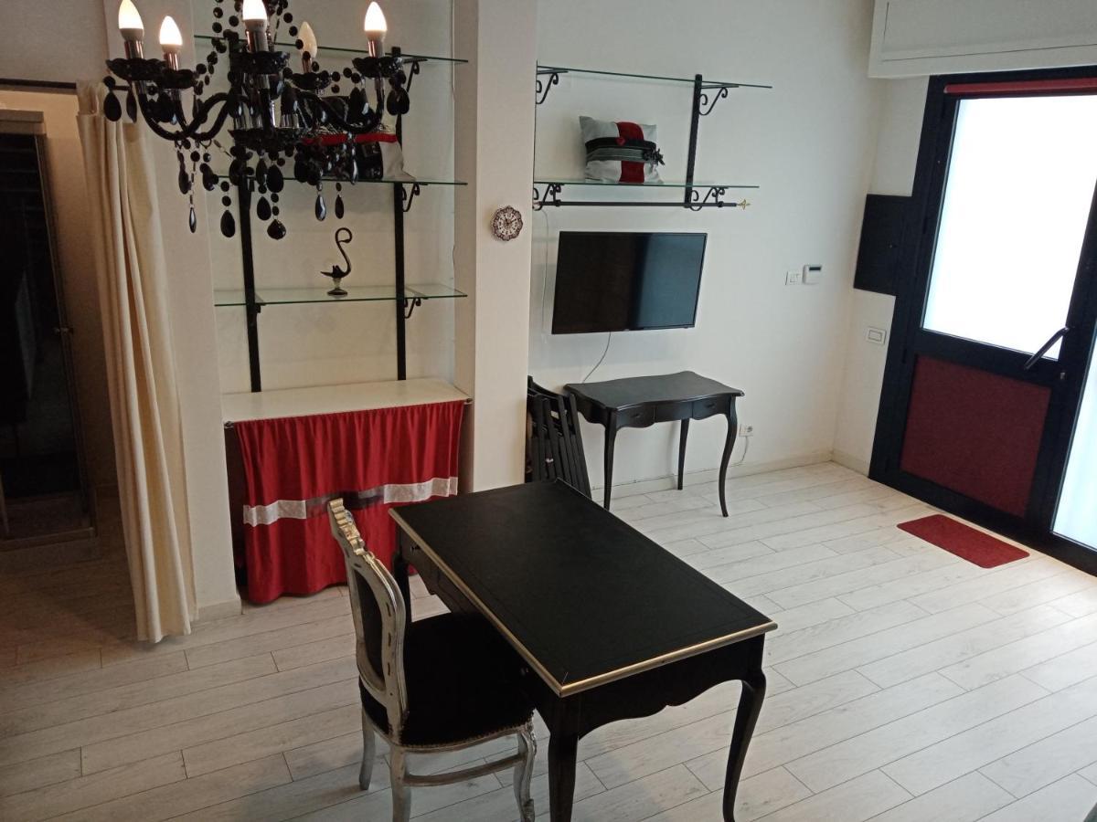 Einaudi 56 Guest House Cagliari Ngoại thất bức ảnh
