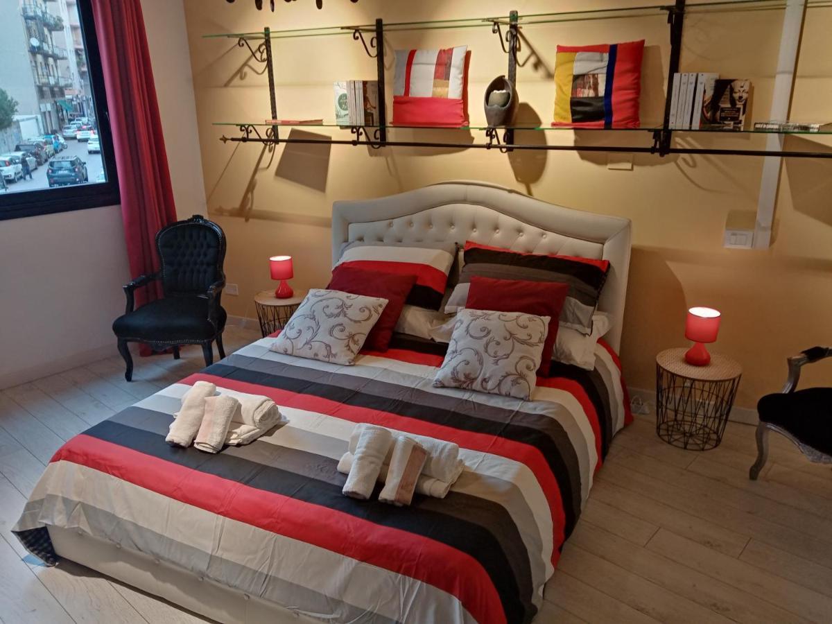 Einaudi 56 Guest House Cagliari Ngoại thất bức ảnh