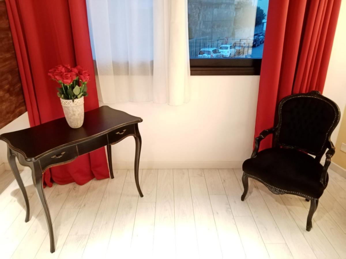 Einaudi 56 Guest House Cagliari Ngoại thất bức ảnh